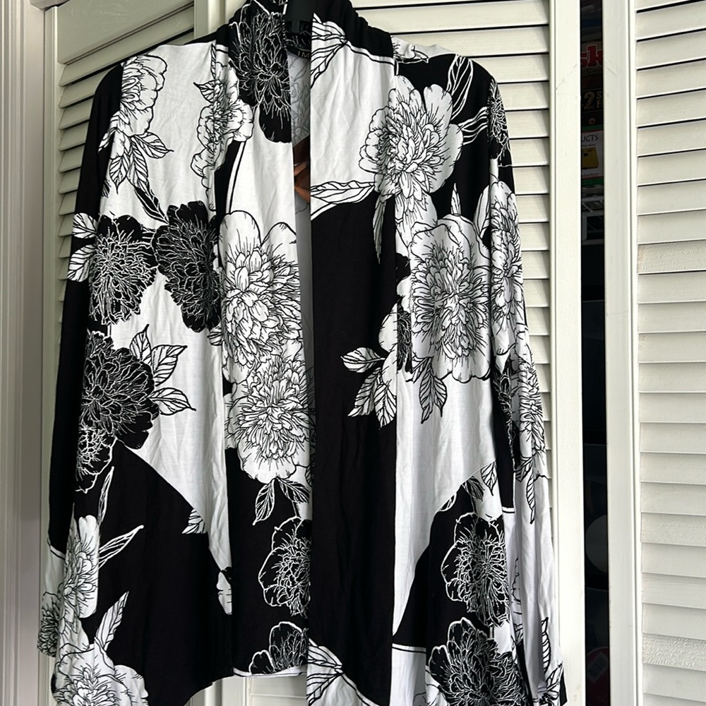 Iman New with Tags Ladies Medium Cardigan